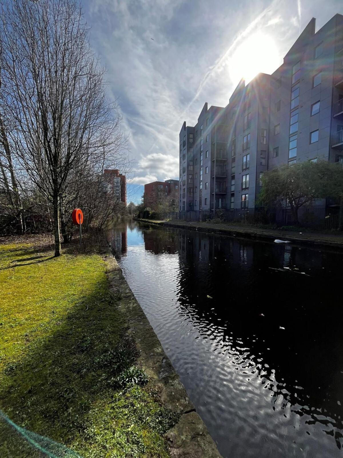 Serene 2-Bed Flat With Canal Views - Coop Live & Ethiad Manchester Exterior foto